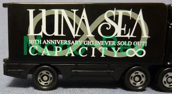 トミカ 7-4 三菱ふそう スーパーグレート LUNA SEA ツアートラック 黒