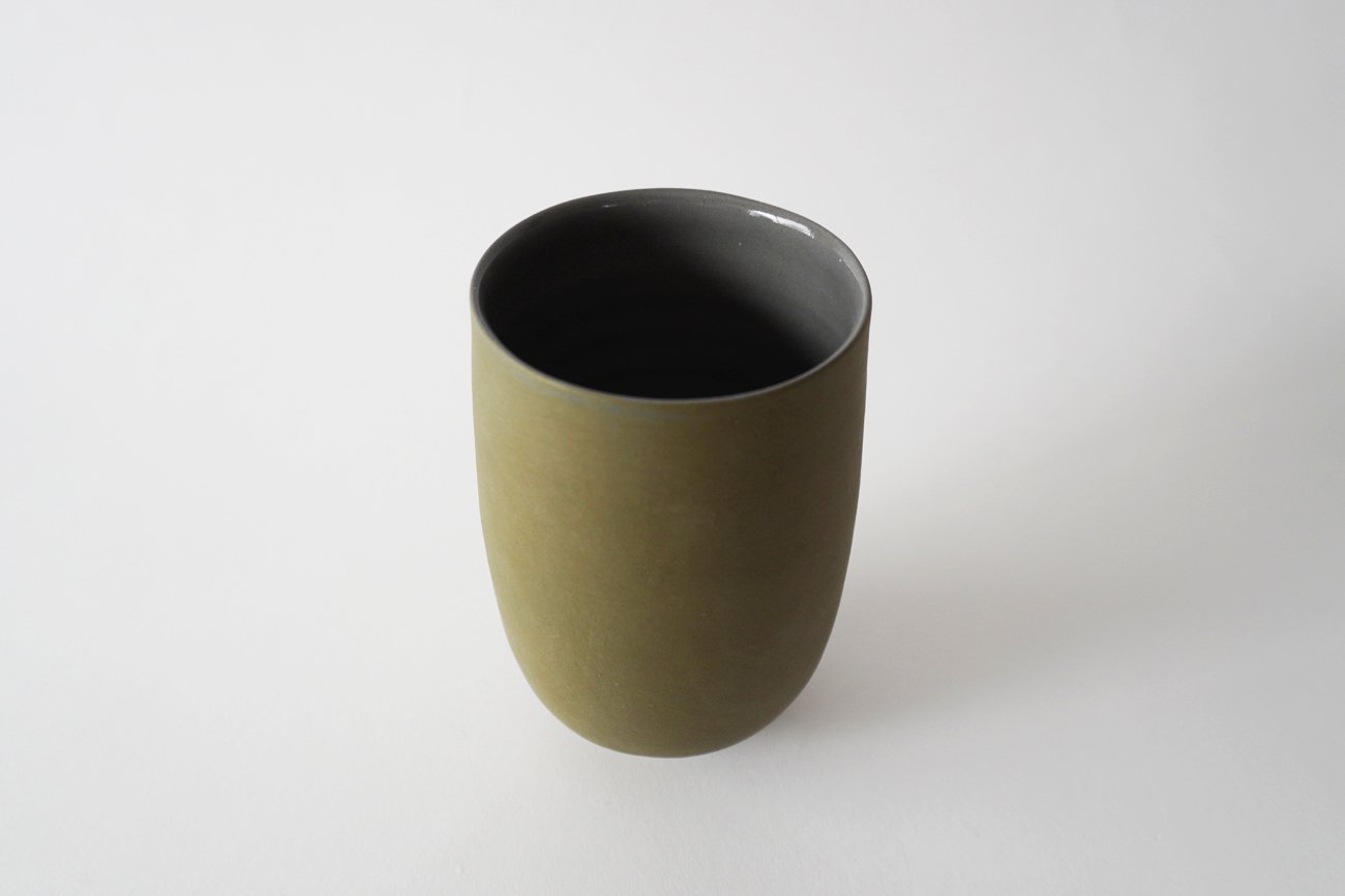 ǥ쥯륽 tall bowl grey clay with olive engobe1
