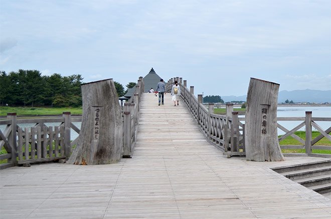 下山さんの農園は近くには「鶴の舞橋」がある。JR大人の休日倶楽部CMで吉永小百合さんが撮影した場所で一躍有名になった場所です
