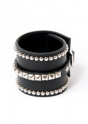 <img class='new_mark_img1' src='https://img.shop-pro.jp/img/new/icons41.gif' style='border:none;display:inline;margin:0px;padding:0px;width:auto;' />TWIN STUDS WIDE LEATHER BRACERET