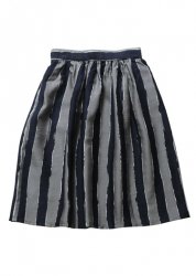 <img class='new_mark_img1' src='https://img.shop-pro.jp/img/new/icons41.gif' style='border:none;display:inline;margin:0px;padding:0px;width:auto;' />JOHN STRIPES SWING SKIRT NAVY