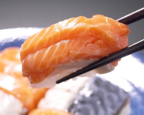 弘前仕出し「角長」青森海峡サーモンと八戸サバの押し寿司　魚米寿司　冷凍寿司　さば寿司