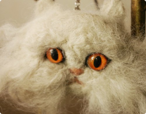 オーストラリア デザイナー エレン アルパカ毛 白猫 ペルシャ猫 ネックレス 惑星座 ハンドメイド雑貨 アンティークのお店 埼玉の実店舗よりお届け