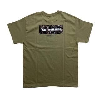<img class='new_mark_img1' src='https://img.shop-pro.jp/img/new/icons12.gif' style='border:none;display:inline;margin:0px;padding:0px;width:auto;' />COTTON  T-SHIRT QUEST FOR FREEDOM khaki