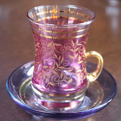 トルコのチャイグラス＆ソーサー　取っ手付き　パープル＆ゴールドリーフ