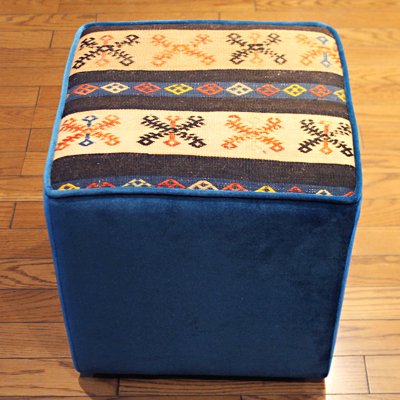 トルコの椅子　角形　オールドキリム＆ベルベットスツール　ターコイズブルー＆ベージュ