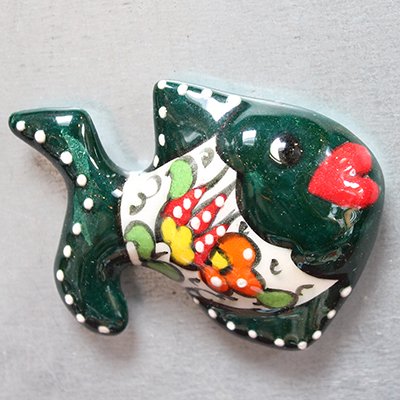 トルコ☆キュタフヤ陶器のマグネット　魚　グリーン＆レッドチューリップ