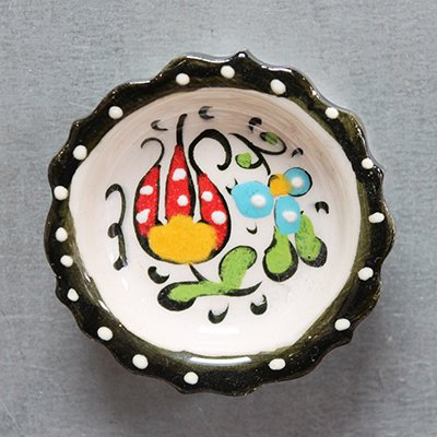 トルコ☆キュタフヤ陶器のマグネット　絵皿　ホワイト＆ブラック　レッドチューリップ