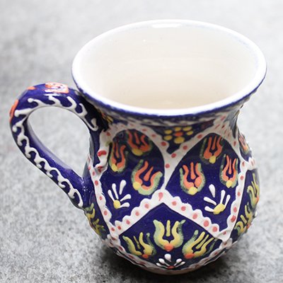 トルコ☆キュタフヤ陶器の手描きマグカップ　ネイビーブルー　チューリップ