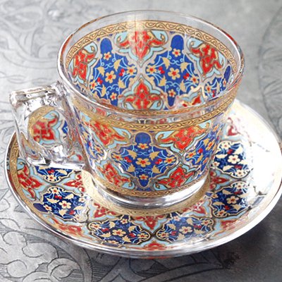 トルコのガラス製コーヒーカップ＆ソーサー　ネイビー・レッド・ゴールドフラワー