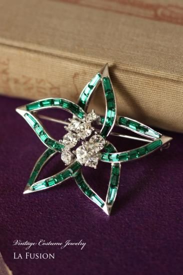 Boucher＊ブーシェ 初期MB刻印 グリーンの輝きを纏うベル