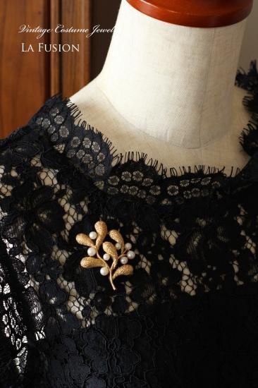 Trifari＊トリファリ パールの実をつけた宿り木のヴィンテージ