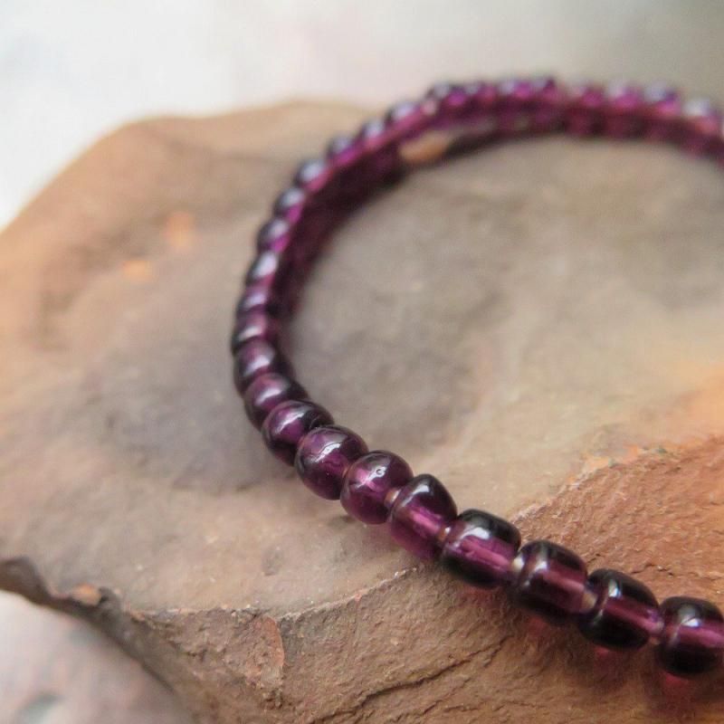 アワラ ＆ ヴェネチアンシードビーズ 紫 ブレスレット - 東京・神楽坂
