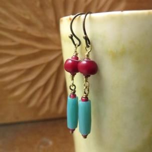 <img class='new_mark_img1' src='https://img.shop-pro.jp/img/new/icons7.gif' style='border:none;display:inline;margin:0px;padding:0px;width:auto;' />ロシアンブルー 青緑 + ホワイトハート 金赤 ピアス&イヤリング