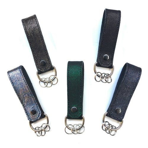 <img class='new_mark_img1' src='https://img.shop-pro.jp/img/new/icons20.gif' style='border:none;display:inline;margin:0px;padding:0px;width:auto;' />SEA SNAKE LEATHER KEY FOB