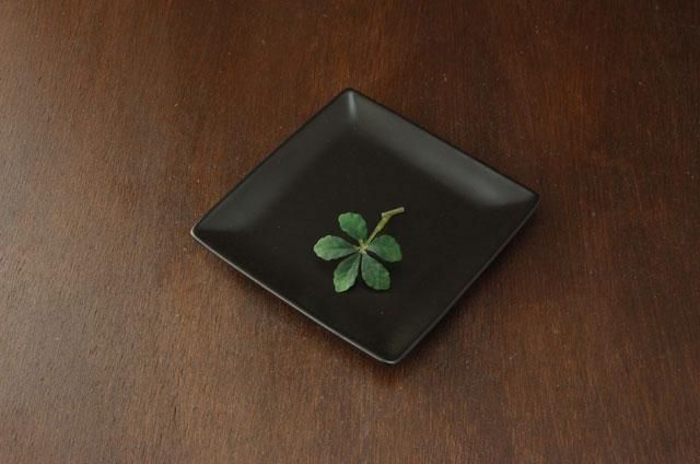 ダミエ 13cm角皿 黒[定番] - 業務用食器販売用食器 卸売のやまに