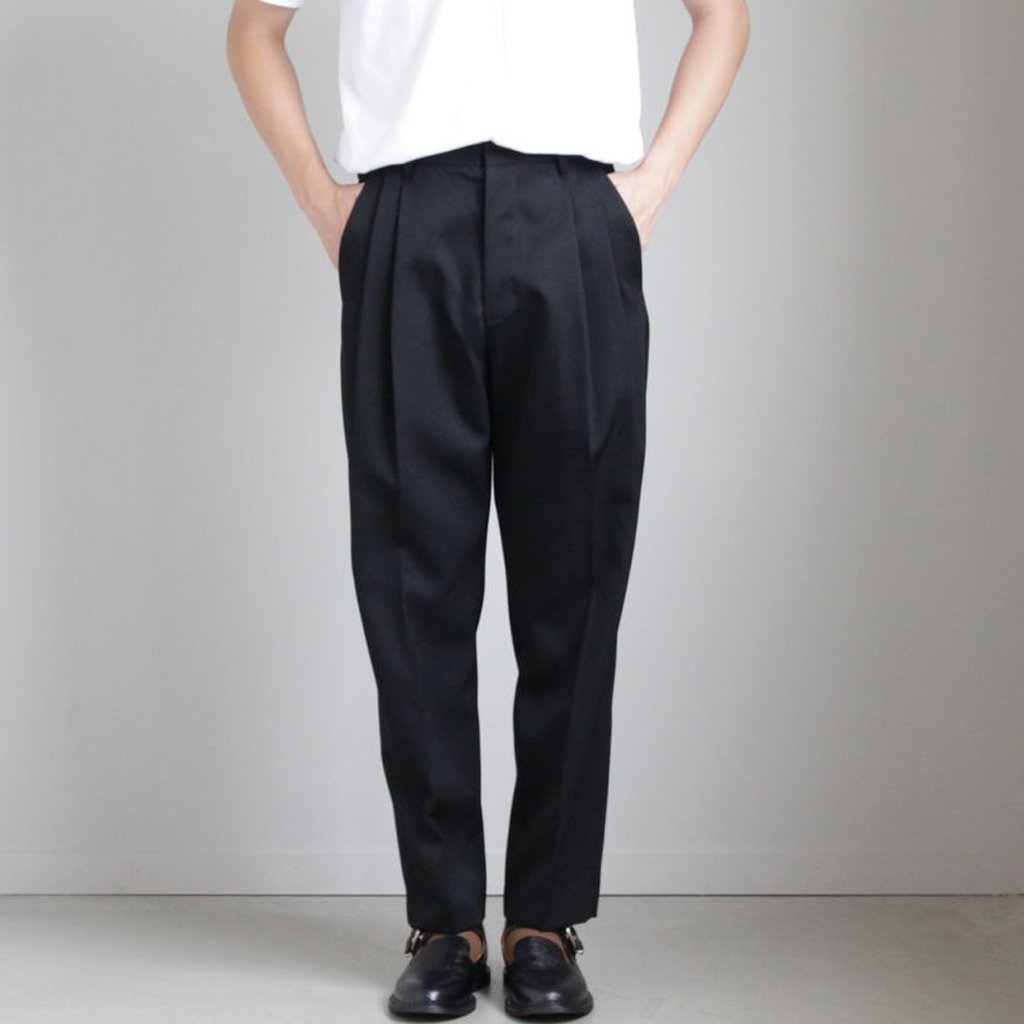 stein TWO TUCK WIDE TROUSERS・BLACK | www.angeloawards.com