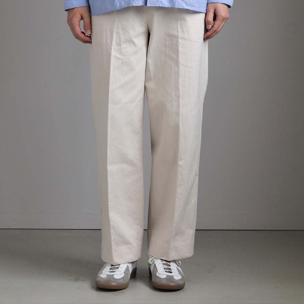 YAECA＞ CHINO CREASED WHITE/チノパンツ-