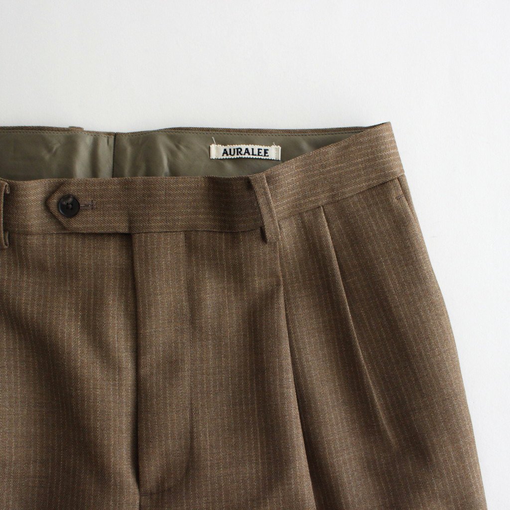 AURALEE BLUEFACED WOOL TWO-TUCK SLACKS - パンツ