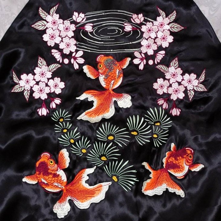 【ジャパネスク】送料代引き無料　桜と金魚刺繍スカジャン 3RSJ-702　上野アメ横フィッツ