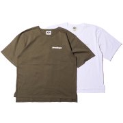 FOAM LOGO WIDE TEE<img class='new_mark_img2' src='https://img.shop-pro.jp/img/new/icons2.gif' style='border:none;display:inline;margin:0px;padding:0px;width:auto;' />