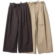 NESSE WIDE CHINO PANTS<img class='new_mark_img2' src='https://img.shop-pro.jp/img/new/icons2.gif' style='border:none;display:inline;margin:0px;padding:0px;width:auto;' />