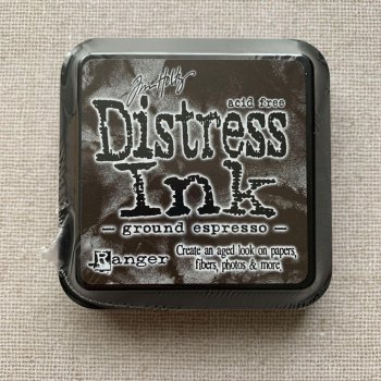 <img class='new_mark_img1' src='https://img.shop-pro.jp/img/new/icons57.gif' style='border:none;display:inline;margin:0px;padding:0px;width:auto;' />Tim Holtz Distress Ink Pad (Ground Espresso)