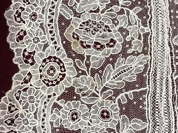 アンティーク プチポワン ニードルポイント ビジュー装飾花彫金