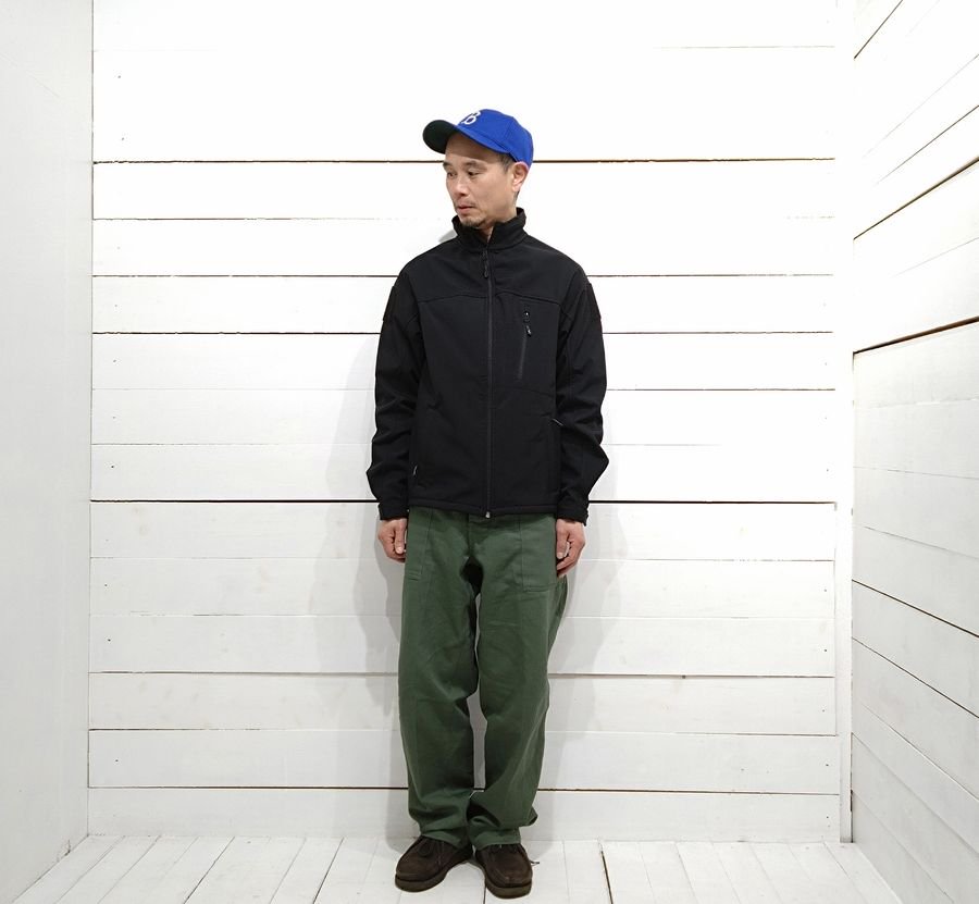 DEFCON 5 (デフコン チンクエ) SOFT SHELL JACKET（ソフトシェルジャケット）ミルスペック / イタリア軍 ブラック Mサイズ  MADE IN ITALY 【 USED 】 - 『ROOTS』 IMPORT CLOTHS 通販