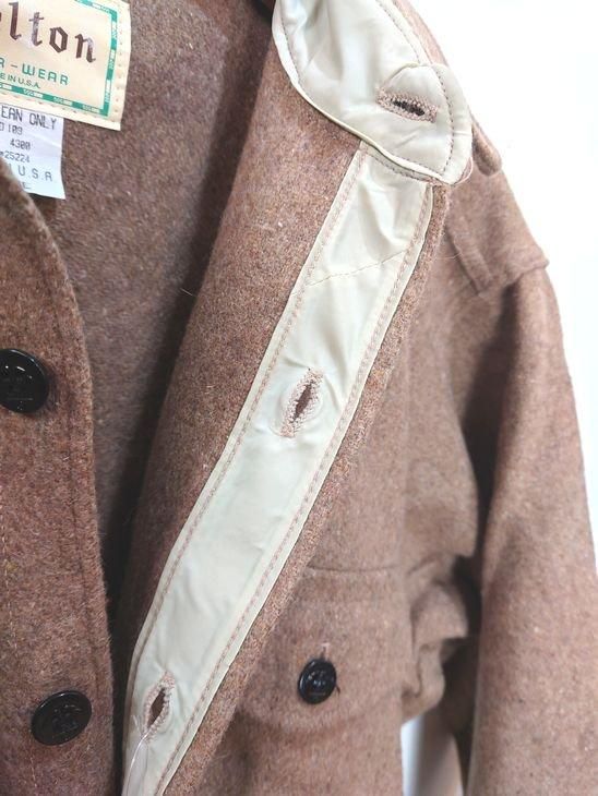 貴重なMelton(メルトン)のデッドストックのCPOシャツ です。COLORはグレーとキャメル。80~90sのデッドストック品、アメリカ製。埼玉県川越ROOTS(ルーツ)。 貴重なMelton(メルトン)のデッドストックのCPOシャツ です。COLORはグレーとキャメル。80~90sのデッドストック品、アメリカ製。埼玉県川越ROOTS(ルーツ)。