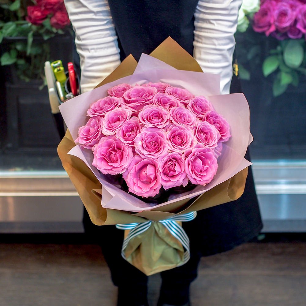 ピンクバラの花束 ブーケタイプ フラワーショップblossom 神戸 三宮店