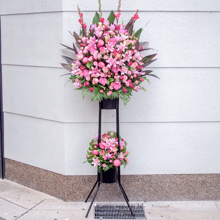色指定2段スタンド花 フラワーショップblossom ブロッサム 神戸 三宮店