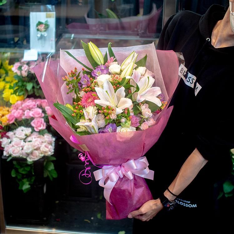 季節の花束 中 ワンサイド フラワーショップblossom 神戸 三宮店