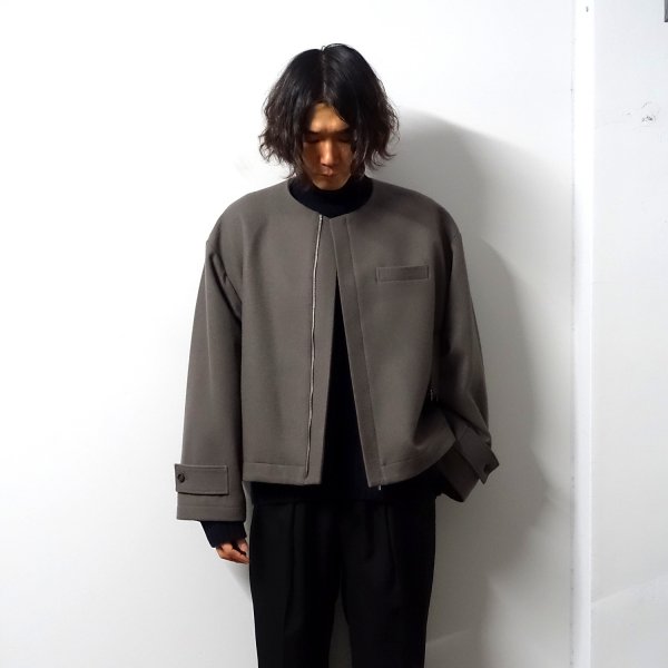 stein(シュタイン)/NO COLLAR BELTED JACKET/G.Taupe 通販 取り扱い ...