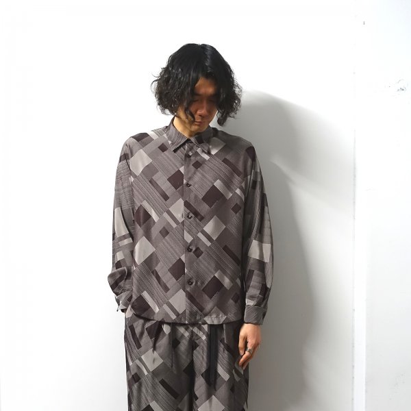 ETHOSENS(エトセンス)/Bias pattern shirt/Greige × Bordeaux 通販
