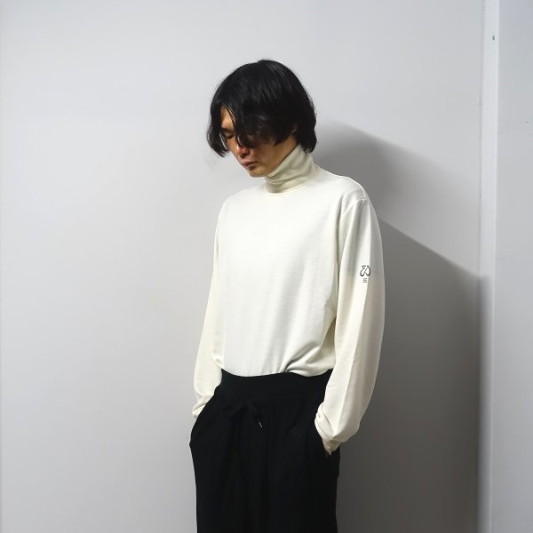 ETHOSENS(エトセンス)/High neck sweatshirt/Ecru
