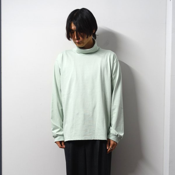 <img class='new_mark_img1' src='https://img.shop-pro.jp/img/new/icons13.gif' style='border:none;display:inline;margin:0px;padding:0px;width:auto;' />URU(ウル)/LONG SLEEVE TURTLE NECK TEE/Green