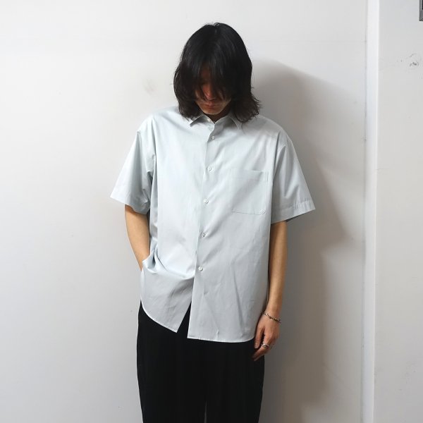 <img class='new_mark_img1' src='https://img.shop-pro.jp/img/new/icons13.gif' style='border:none;display:inline;margin:0px;padding:0px;width:auto;' />stein(奿)/OVERSIZED SS SHIRT/OFF GREY