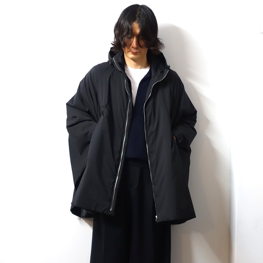 <img class='new_mark_img1' src='https://img.shop-pro.jp/img/new/icons13.gif' style='border:none;display:inline;margin:0px;padding:0px;width:auto;' />ssstein(奿)/PADDED PONCHO/BLACK