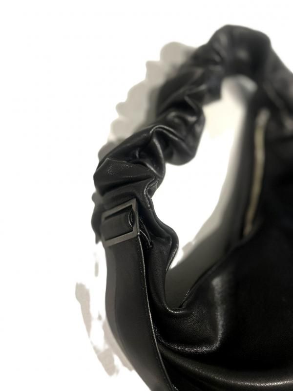 【未使用品】ツイストコードショルダーバッグ (ブラック) Discoat（ディスコート） ショルダーバッグ バッグ 「WEB限定