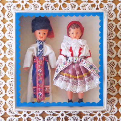 チェコ 民族衣装のミニチュアドールカップル 箱入り 旅するワクワクに出会える東欧雑貨店 Tekuteku