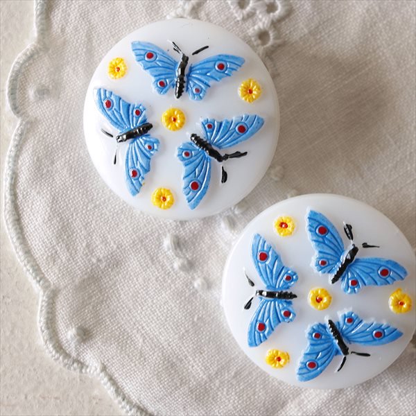 チェコ ボヘミアガラスのボタン 蝶々 １個 - 旅するワクワクに出会える東欧雑貨店 tekuteku