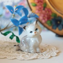ハンガリー 陶器製 白猫の置き物S