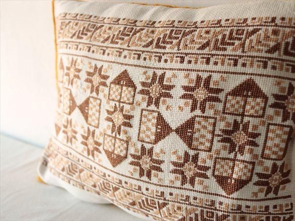 東欧 ハンガリー　刺繍　クッションカバー　民族柄 東欧 ハンガリー 刺繍 クッションカバー 民族柄 緑園｜東欧雑貨