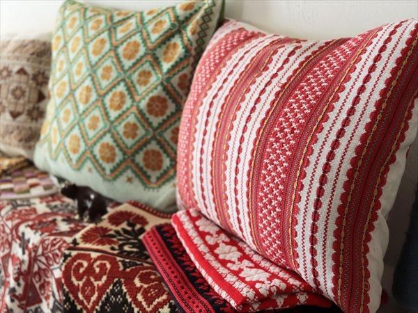 ハンガリー 刺繍のクッションカバーRE 民芸ストライプ模様