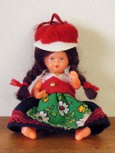 ドイツ 民芸衣装のお人形S 緑の前掛けの女の子BK