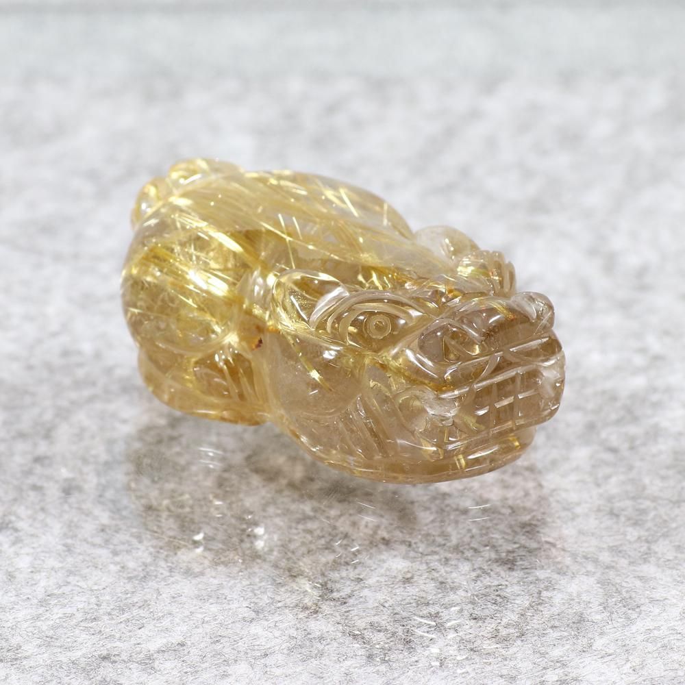 長さ5.5cmのロングタイチンルチル!!】タイチンルチルクォーツ 貔貅