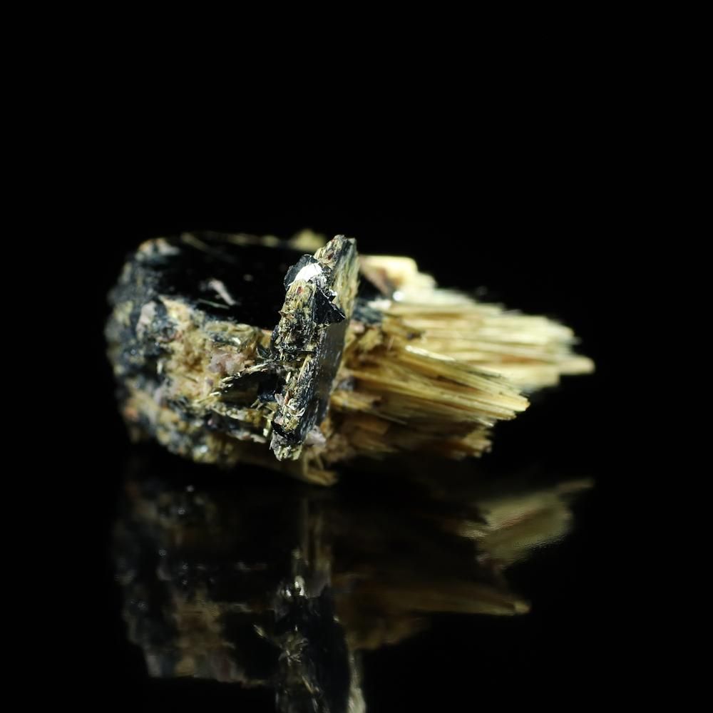 太陽放射ルチル 結晶/標本 [高さ26.1mm×横27.5mm×厚さ12.7mm