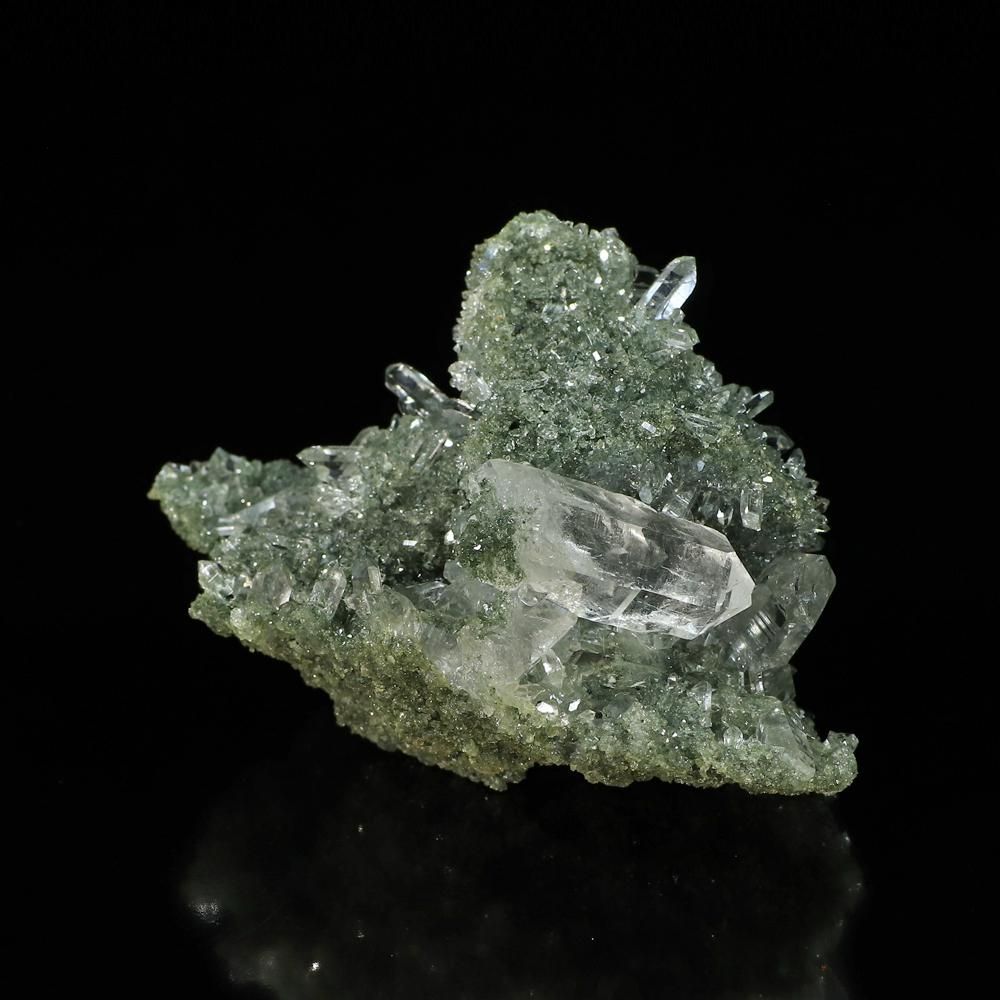 マニハール産 クローライトに覆われたルチルインクォーツ ブルッカイト、アナテース マニハール産 クローライトに覆われたルチルインクォーツ