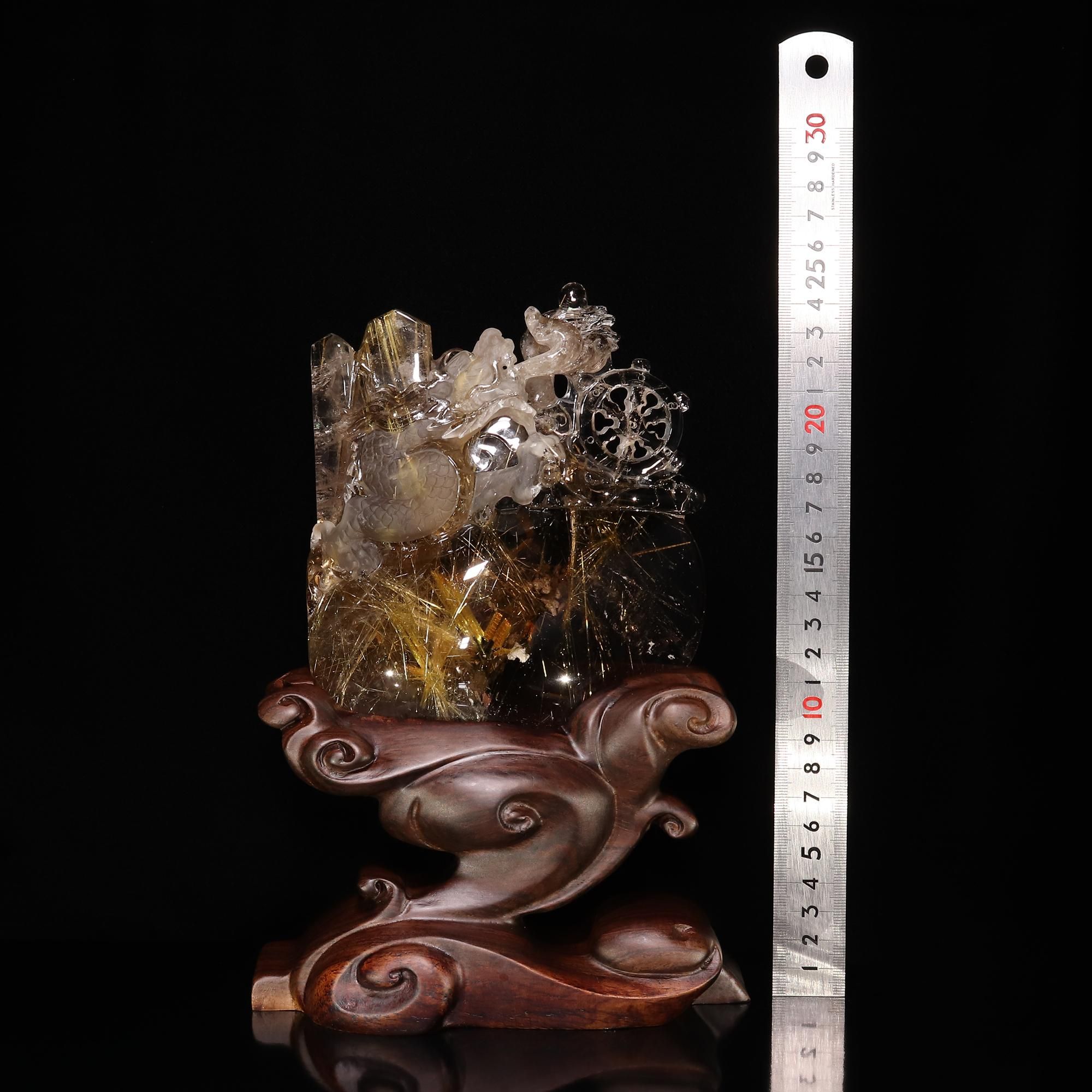 【極上品】ストロベリークォーツ　龍彫　2キロ超 木製台座付き】ルチルクォーツ 龍 彫刻